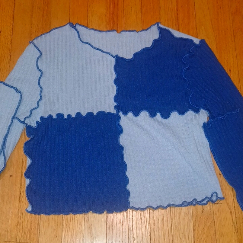 SHEIN blue colorblock cropped long-sleeved shirt